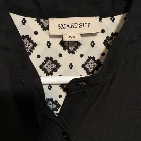 Smart Set Button-Up Blouse, size S - Picture 6 of 10